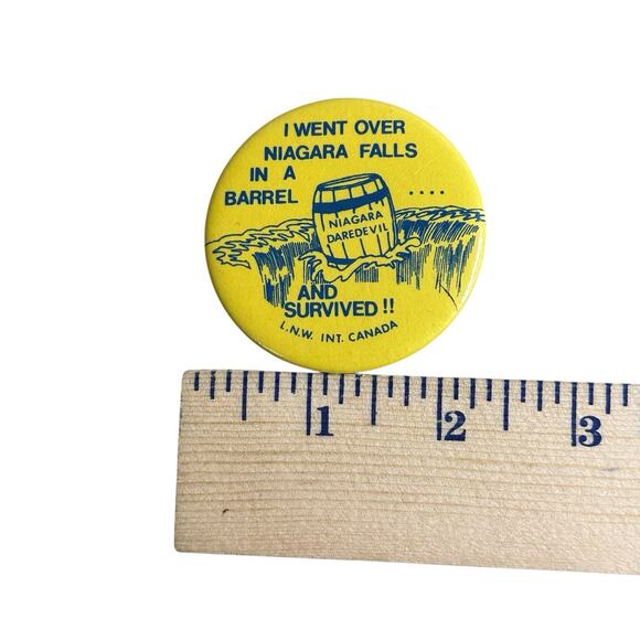 Vintage NIAGARA DAREDEVIL I went over Falls in Barrel and Survived Pinback - Picture 7 of 13